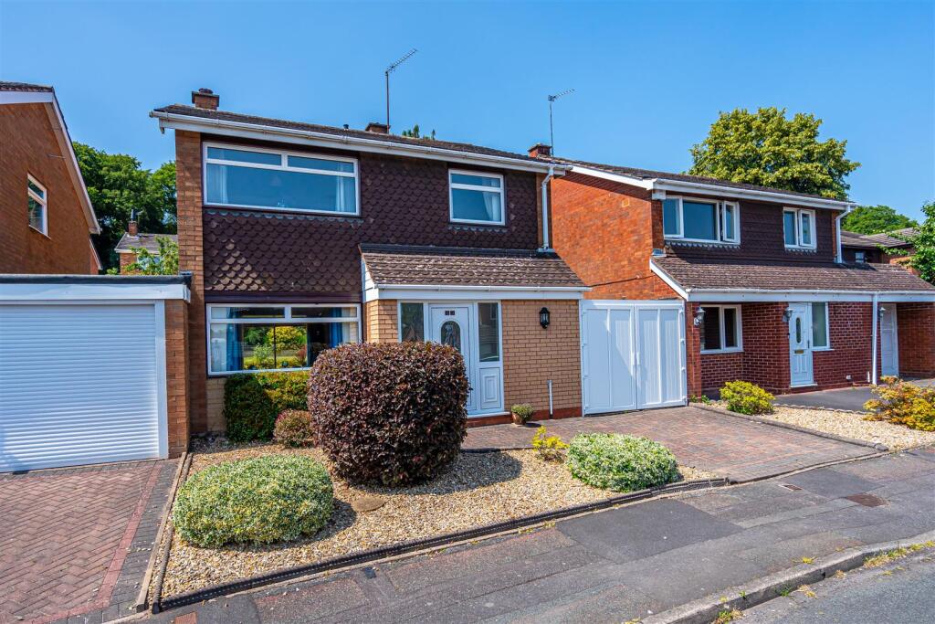 4-bed detached on 49 Woodfield Heights, Tettenhall, Wolverhampton, WV6 8PT, £345,000