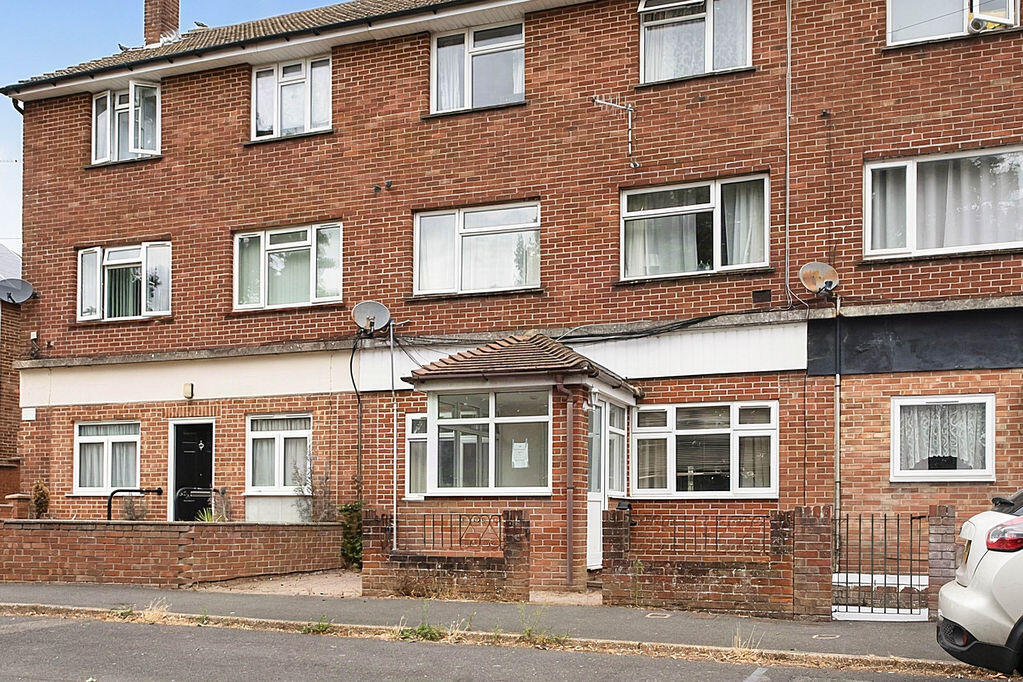 2-bed flat on St. Christophers Road, Bedhampton, £160,000