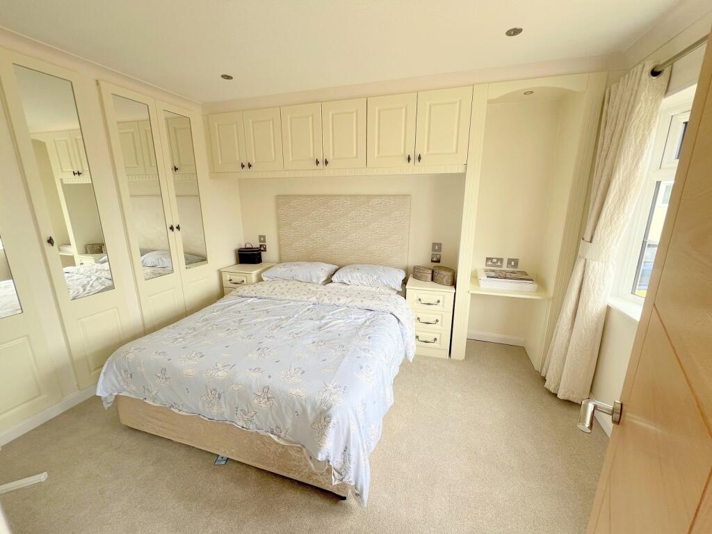 Fleur-de-lys Park, Pilley Hill, Pilley, Lymington, Hampshire. SO41 5QJ - View 4