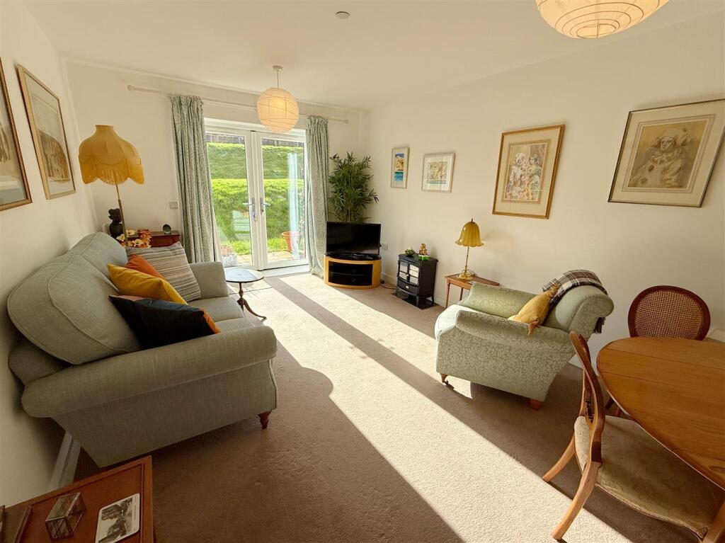 Corelli Close, Stratford-Upon-Avon photo 2