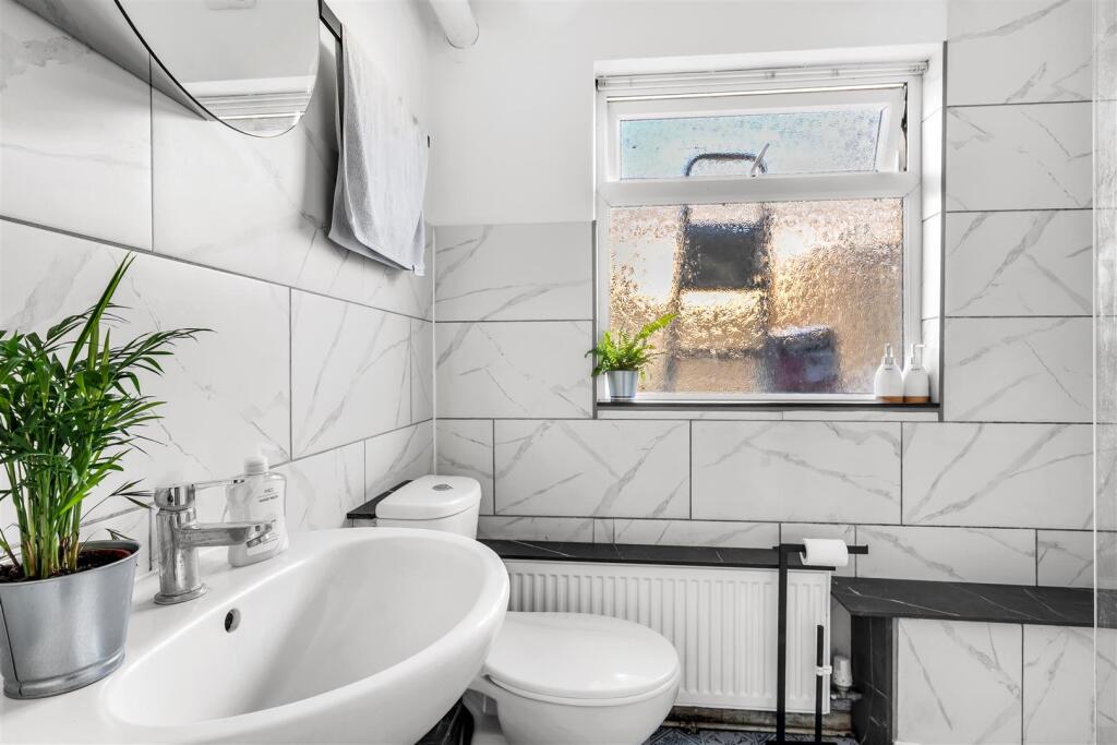 House in Dorchester, Dorset - More