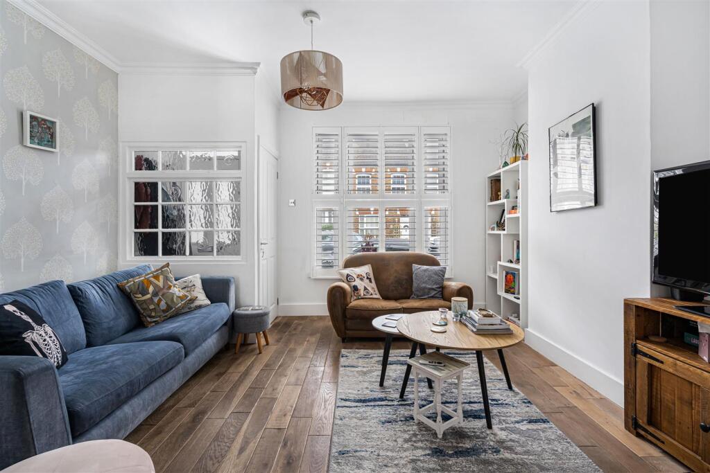 House in Sutton - View 4