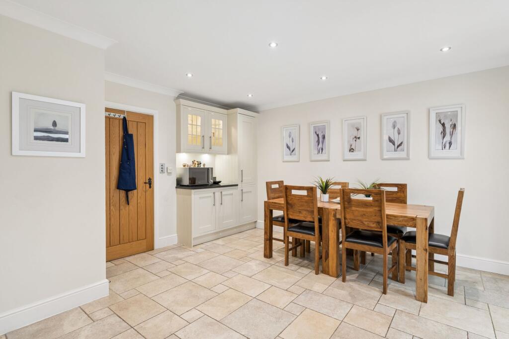 House in Hemel Hempstead, Hughenden - More