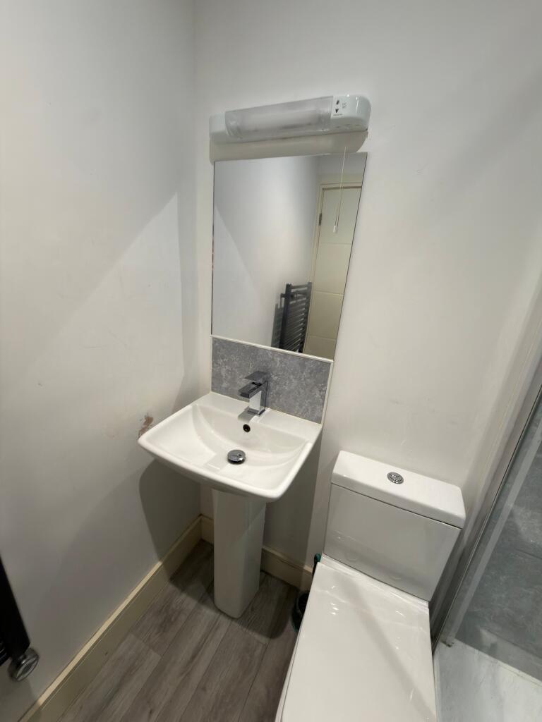 Apartment in Bangor, Upper Bangor - More