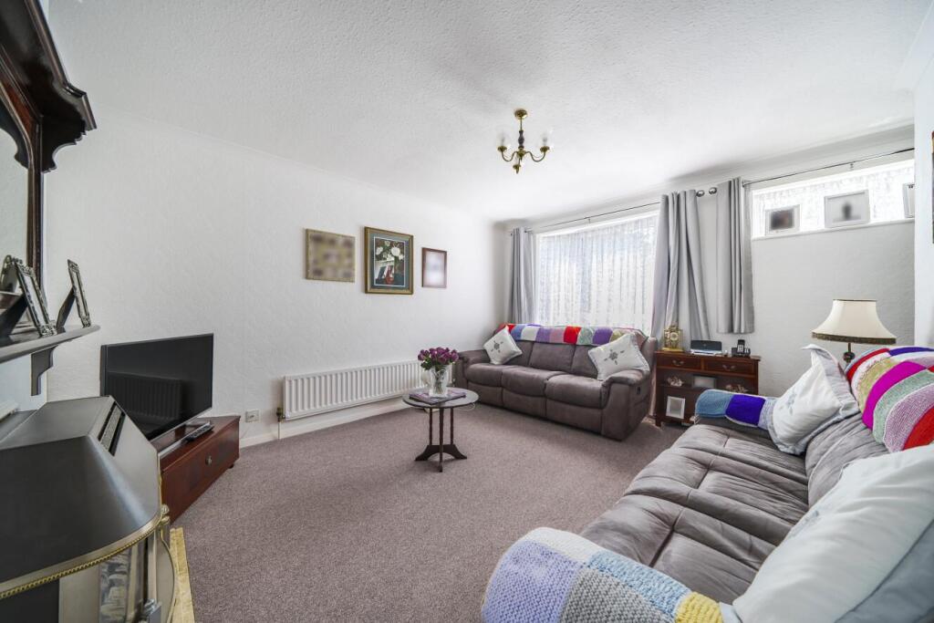 Lunar Close, Biggin Hill, Kent, TN16 photo 3