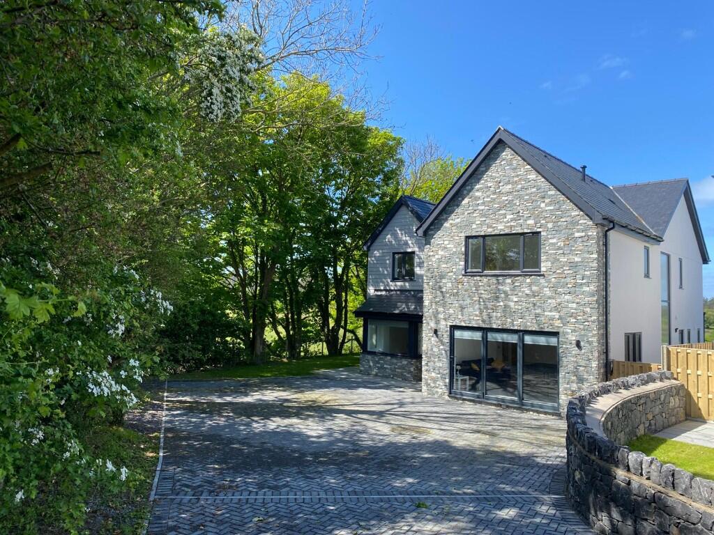 Main image of property: Gwel Y Goedwig, LL61