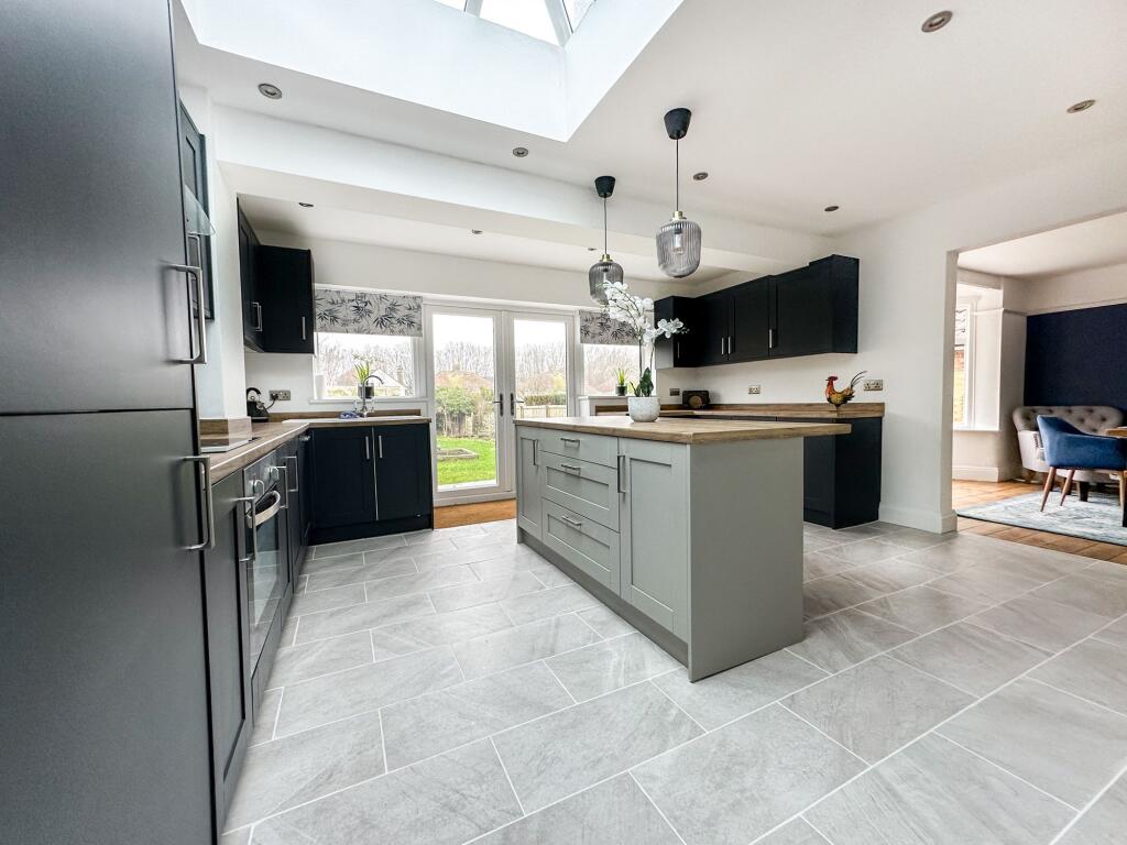 House in Swindon, Upper Stratton - View 2