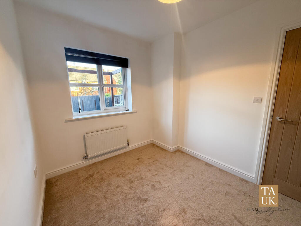 Kings Road, Manchester, M34 photo 4