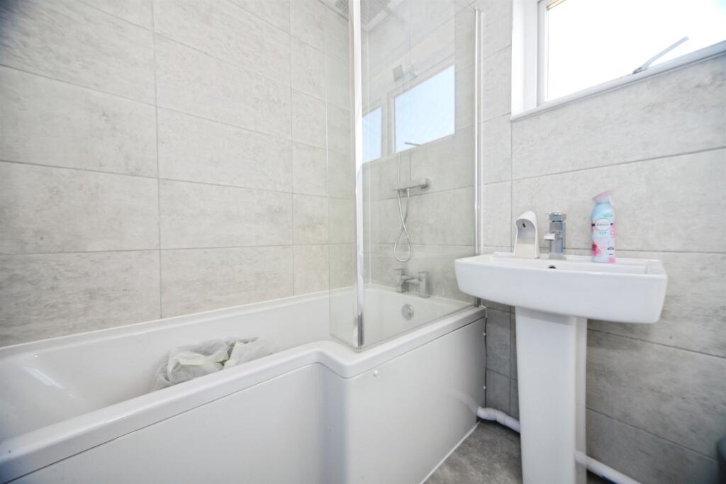 House in Luton - View 2