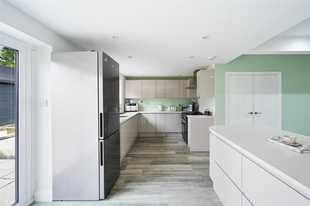 House in Banstead, Nork - More