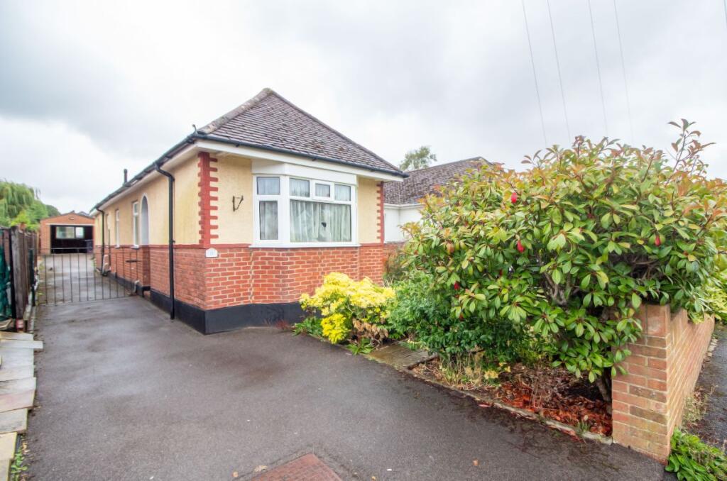 Main image of property: Beechwood Avenue, Waterlooville, PO7 7LR