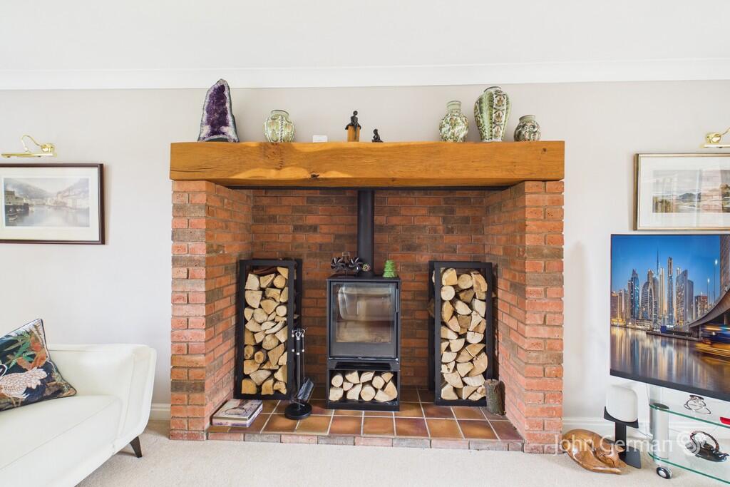 Squirrels Corner, Newborough photo 4