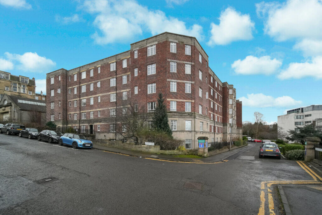 Main image of property: 84 Learmonth Court, Comely Bank, EH4 1PD