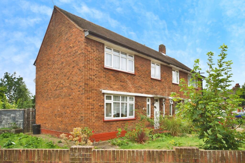Park Avenue, East Ham, London, E6 photo 2