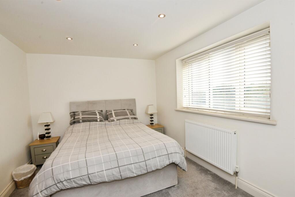 House in Hemel Hempstead, High Wycombe Community Board - View 5