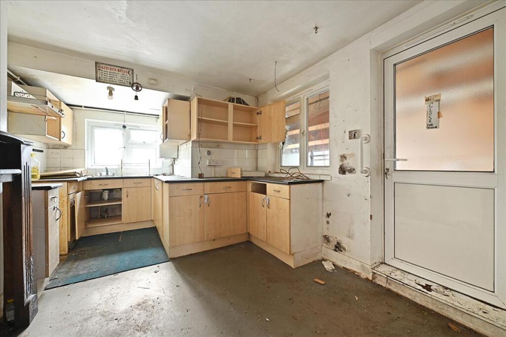 Cricklewood Lane, London, NW2 photo 4