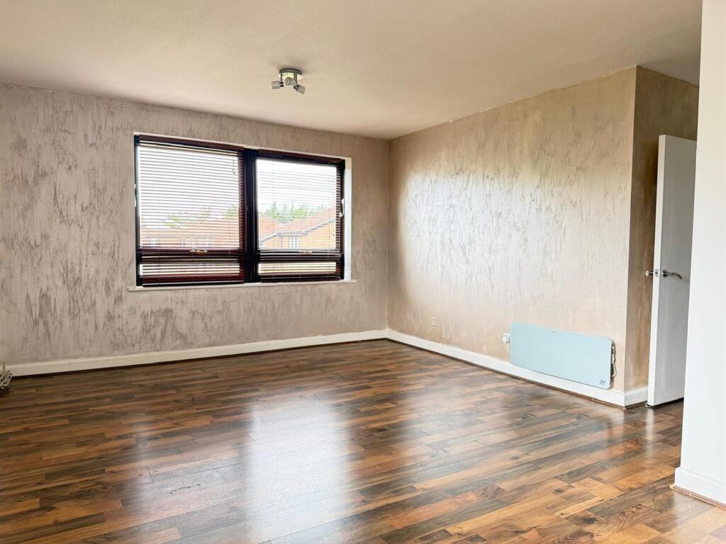 Apartment in Romford - View 2