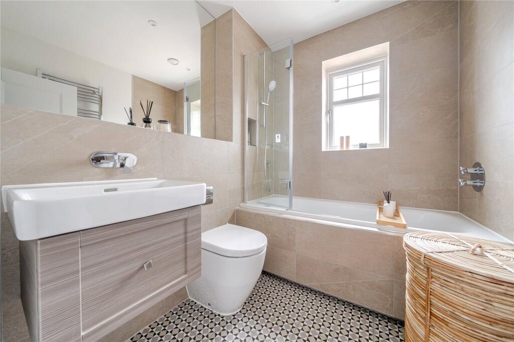 House in Waverley, Cranleigh - More