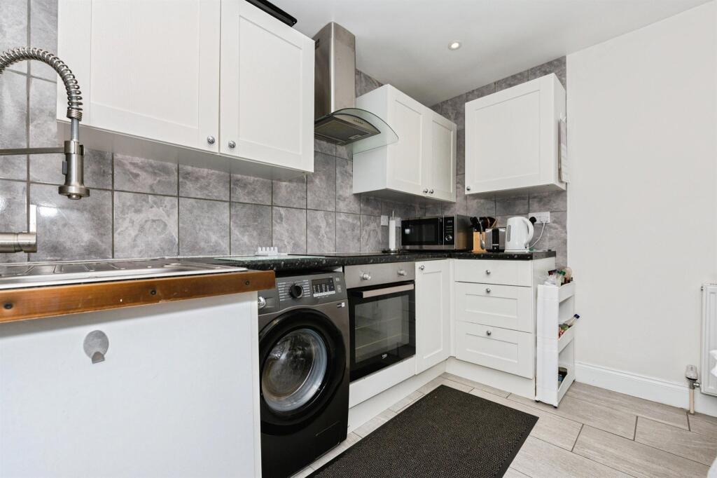 House in Romford - More