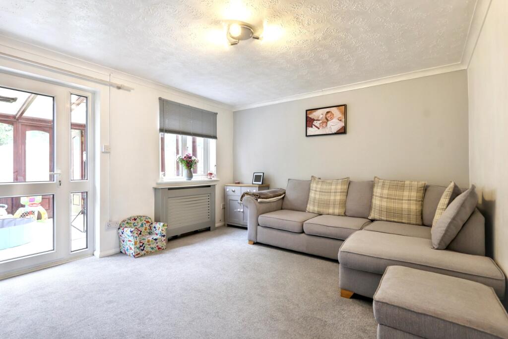 House in West Oxfordshire, Carterton - View 4