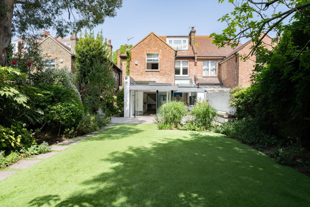 House in London, Willesden Green, Mapesbury - View 3