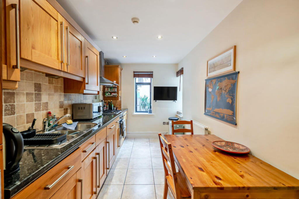Apartment in London - View 5