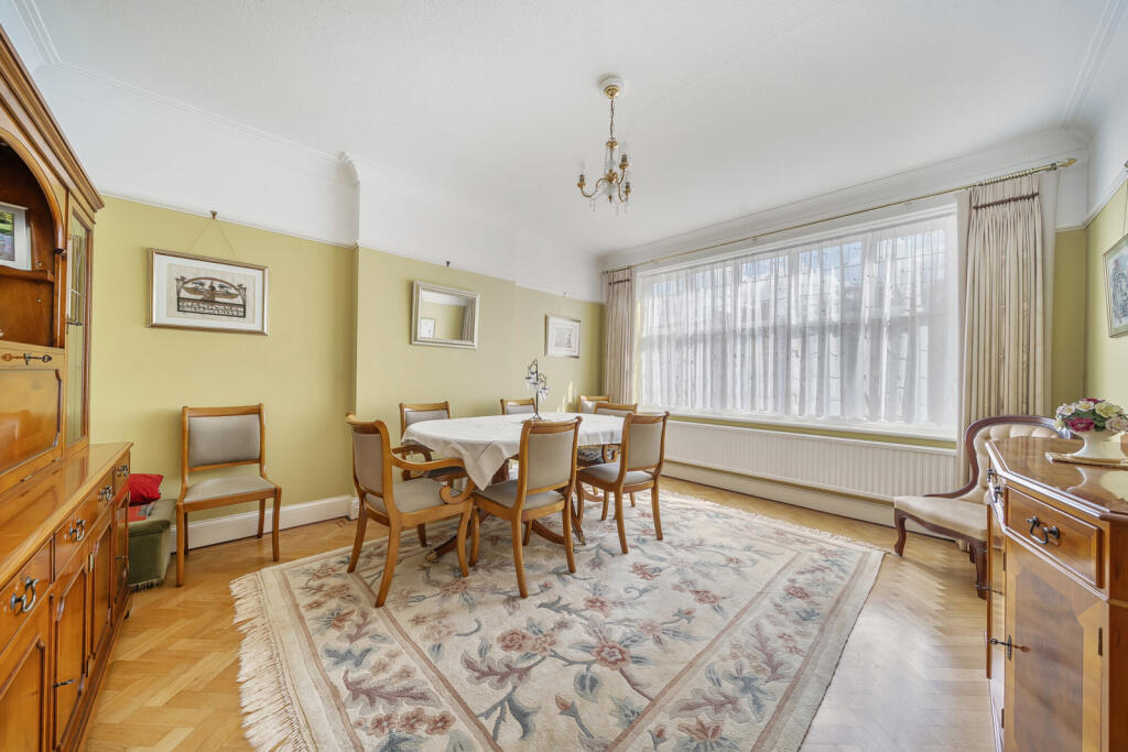 Hillcrest Avenue, Pinner photo 3