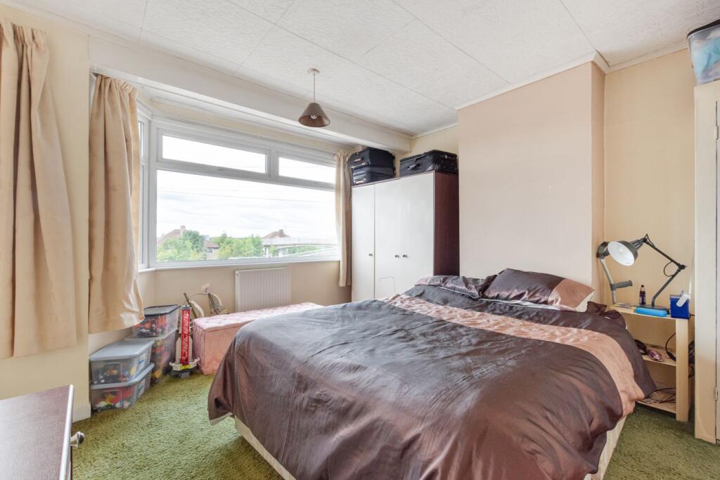 House in Dartford - More