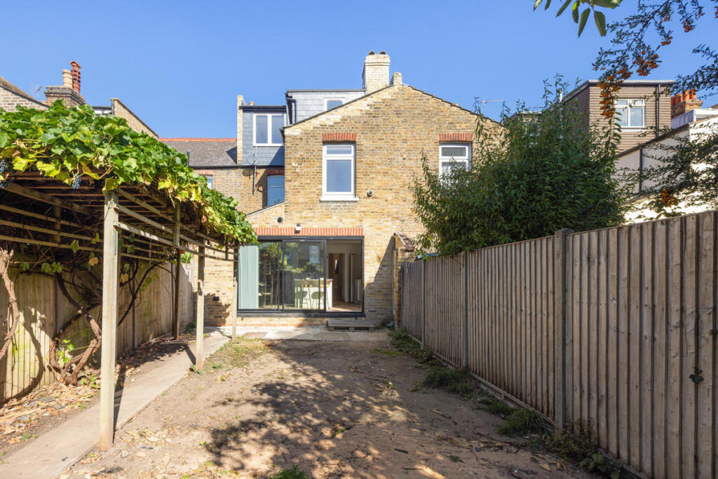 House in London - View 5