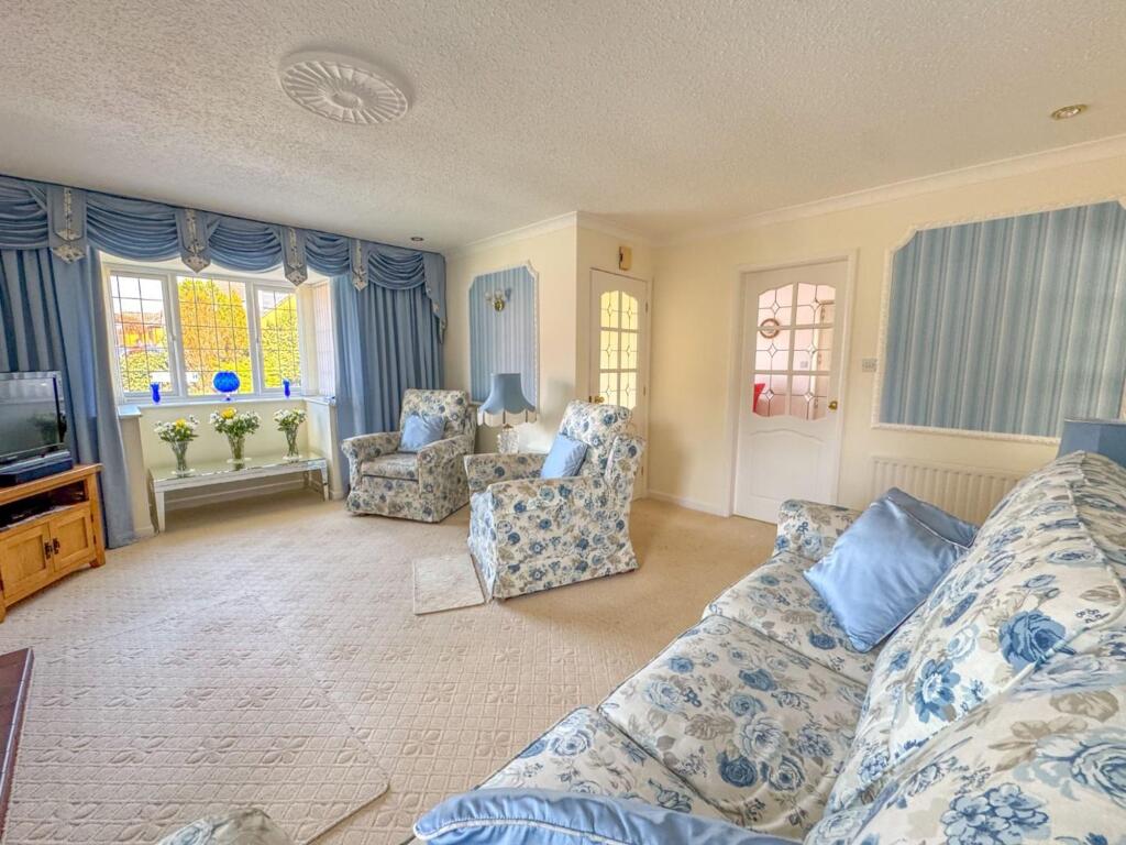House in Nuneaton and Bedworth, Warwickshire - View 3