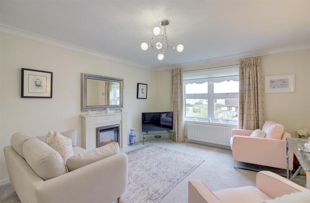 44 Orchard Court, Malmesbury photo 2
