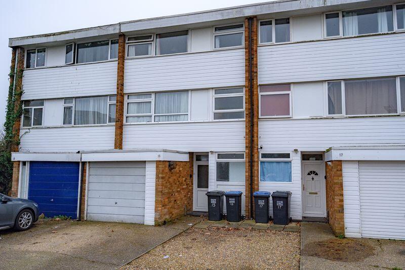 6-bed house on Wood Vale, Hatfield, £400,000