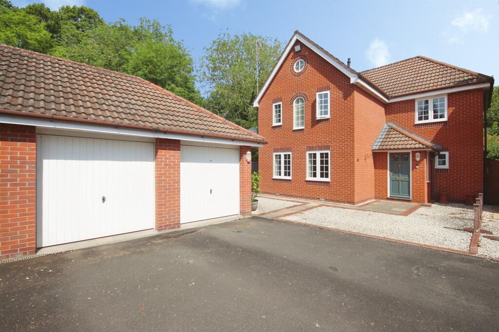 Main image of property: Quinton Close, Hatton Park, Warwick