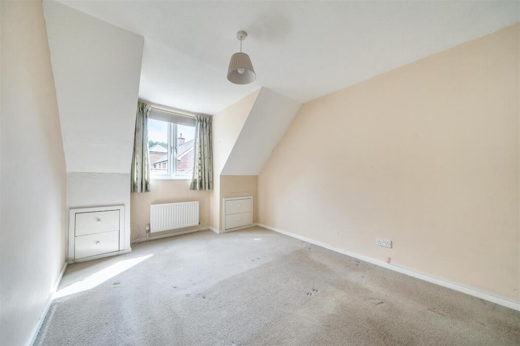 House in Waverley, Bramley - More