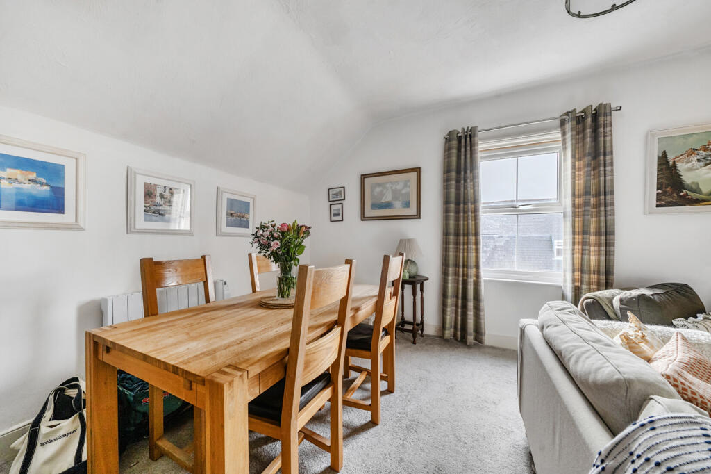 Apartment in Newbury, West Berkshire - View 4