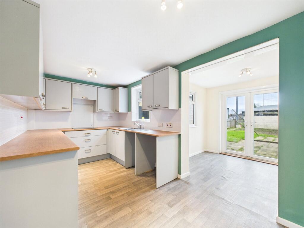 33, Stanhope Close, Holsworthy, Devon photo 4