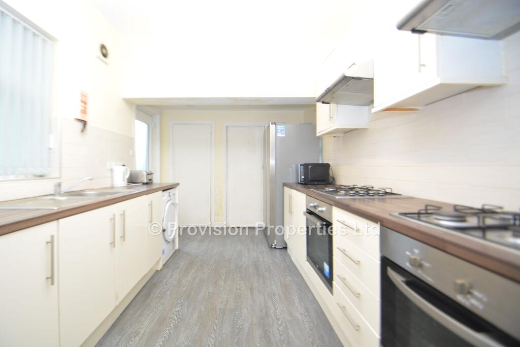 7 bedroom semi-detached house for rent