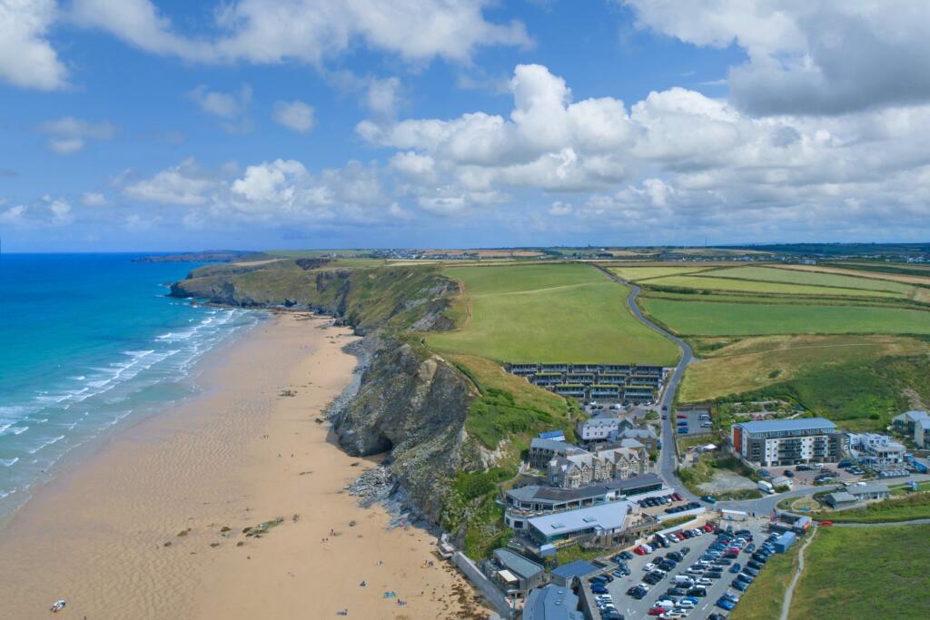 2-bed apartment on 16, Waves, Watergate Bay, TR8, £350,000