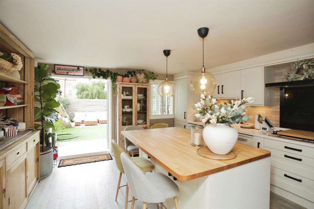 House in Rugby, Warwickshire - View 3