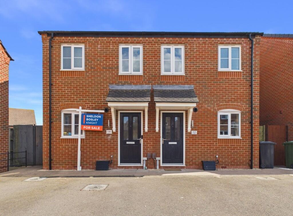 2-bed semi-detached on Malin Mews, Evesham, WR11, £220,000