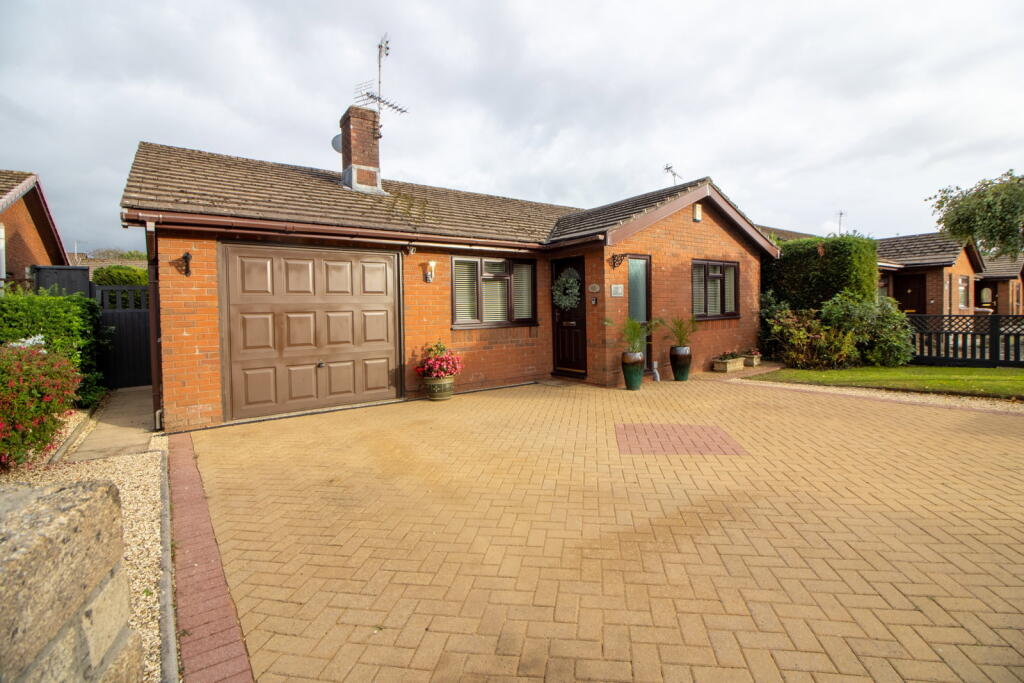 House in Newport, Penmaen - More