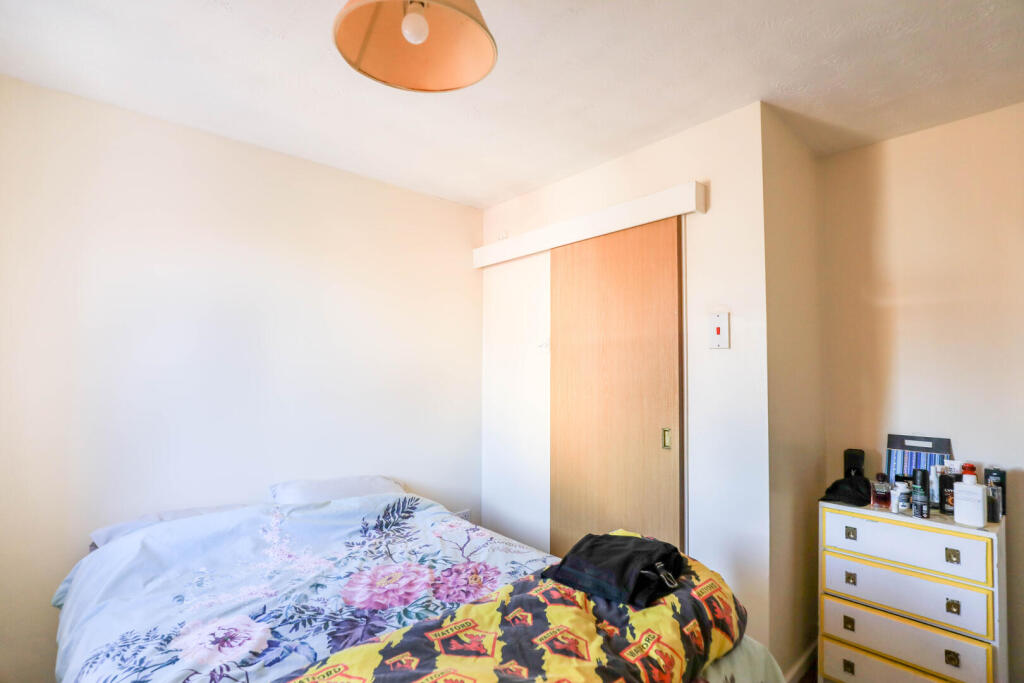 Apartment in Northampton - More