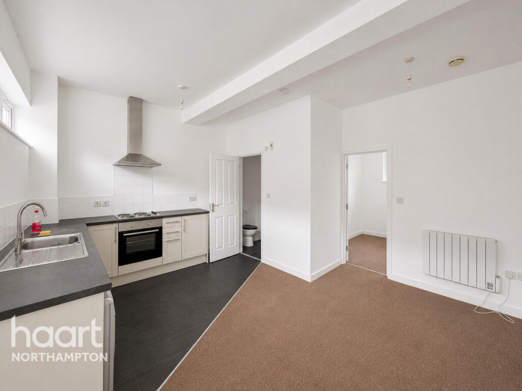 Apartment in Northampton, West Northamptonshire - View 2