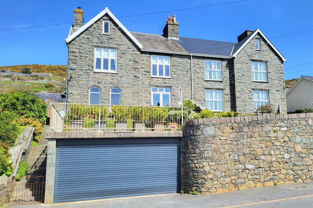 Main image of property: Tyn Ddol, Llanaber, Barmouth