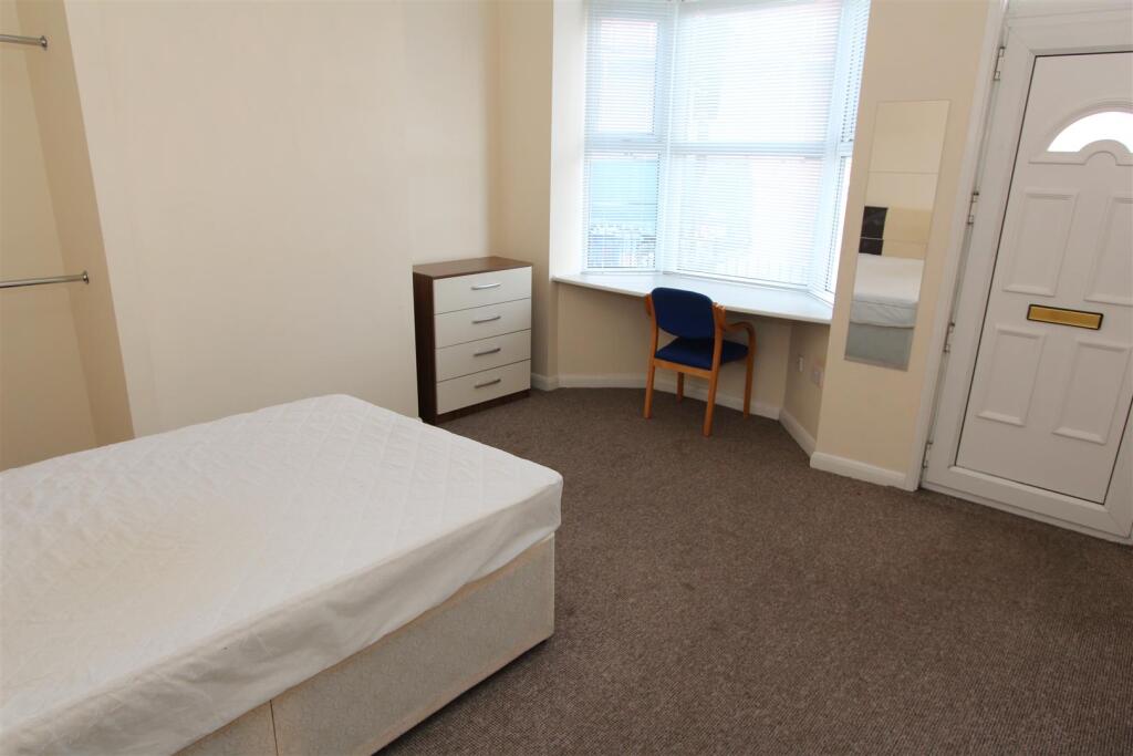 House in Sheffield, Moorfoot, Highfield - View 5