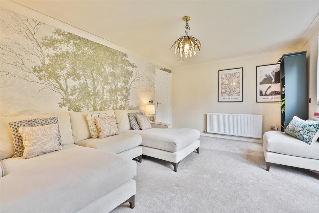 House in Motherwell, North Lanarkshire - More