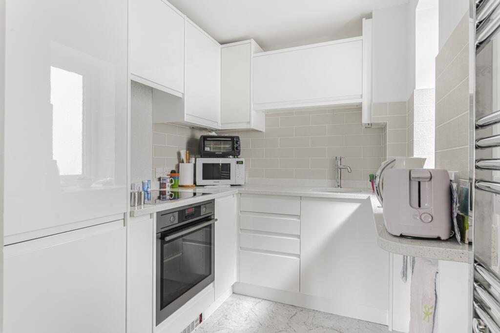Apartment in London, Broom Hill, Goddington - View 3