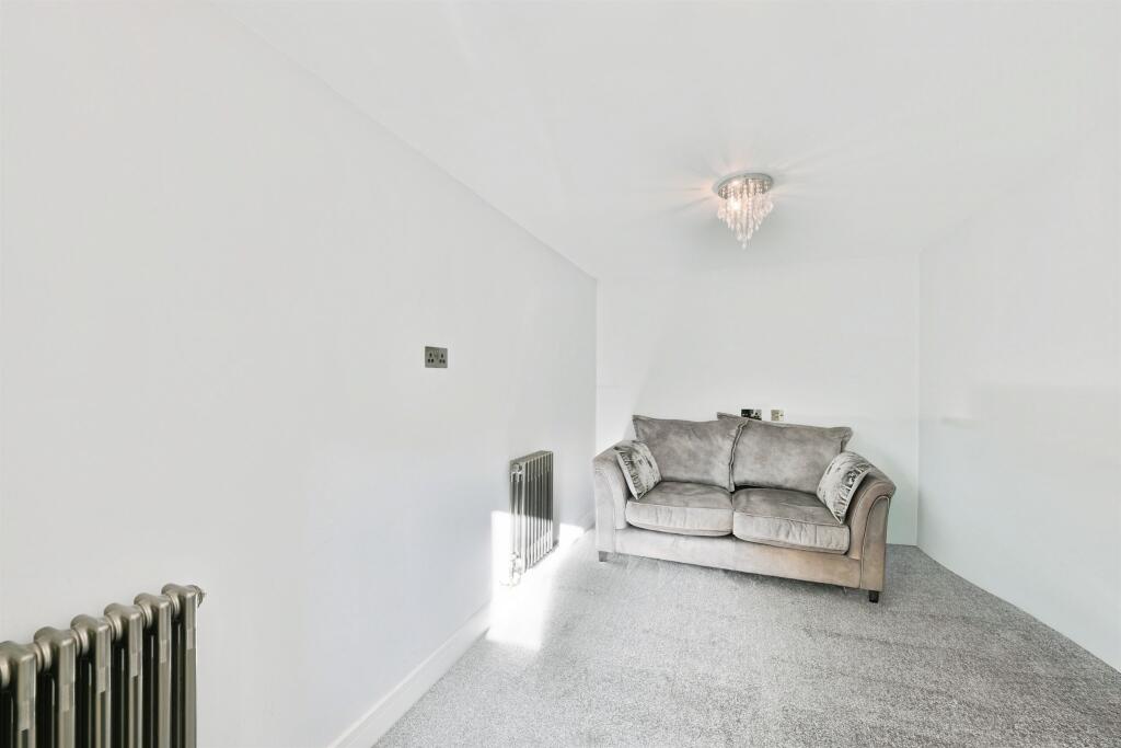House in Enfield - View 5