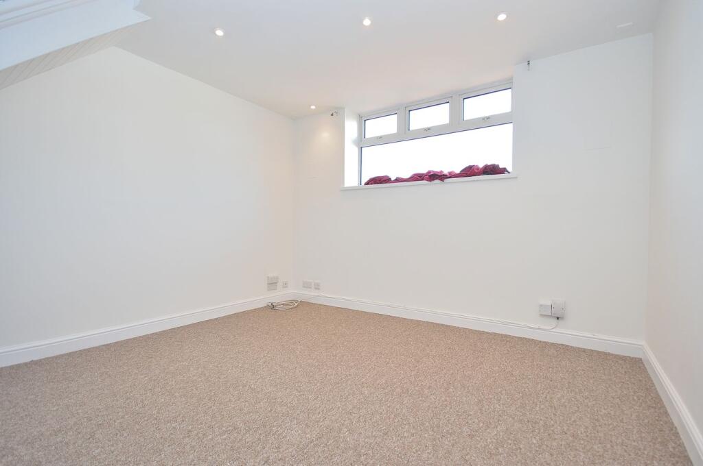 Apartment in Northampton, West Northamptonshire - View 4