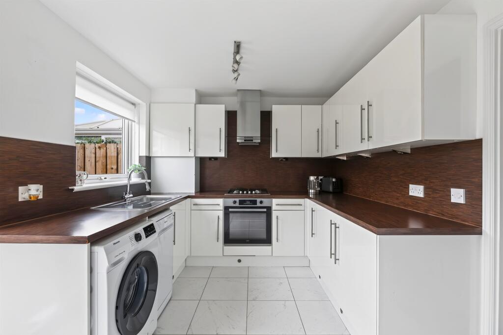 House in Paisley, Renfrewshire - More